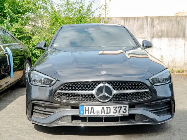 Mercedes-Benz C-Class view 3