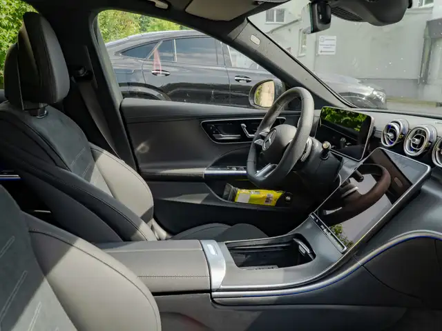 Mercedes-Benz C-Class view 9