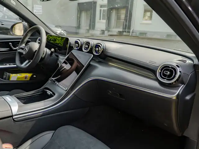 Mercedes-Benz C-Class view 8