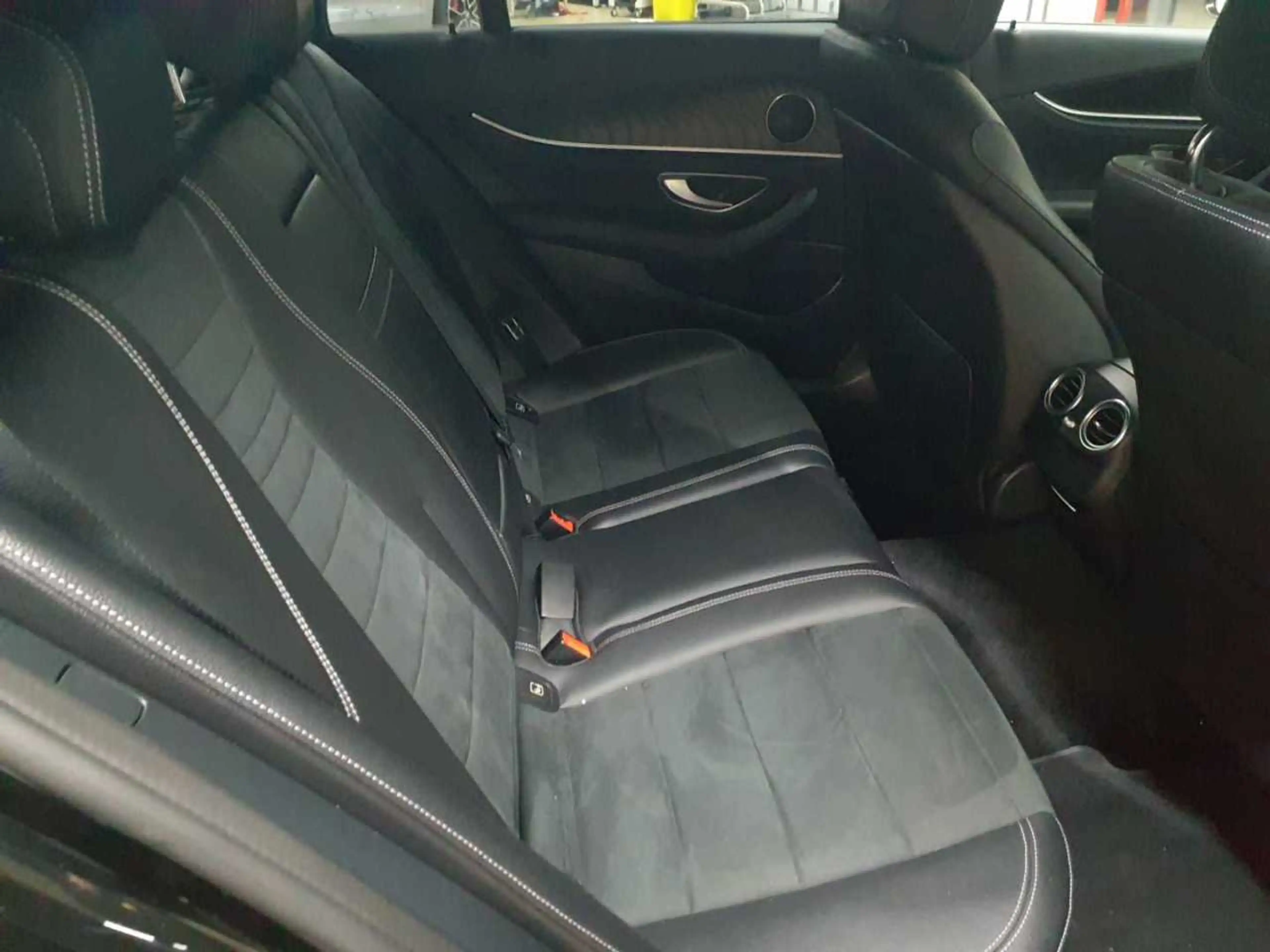 Mercedes-Benz E 300 E 300 de 4Matic T–AMG BusiP KAM — photo 14