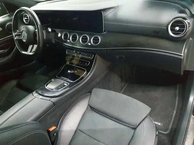 Mercedes-Benz E-Class view 9