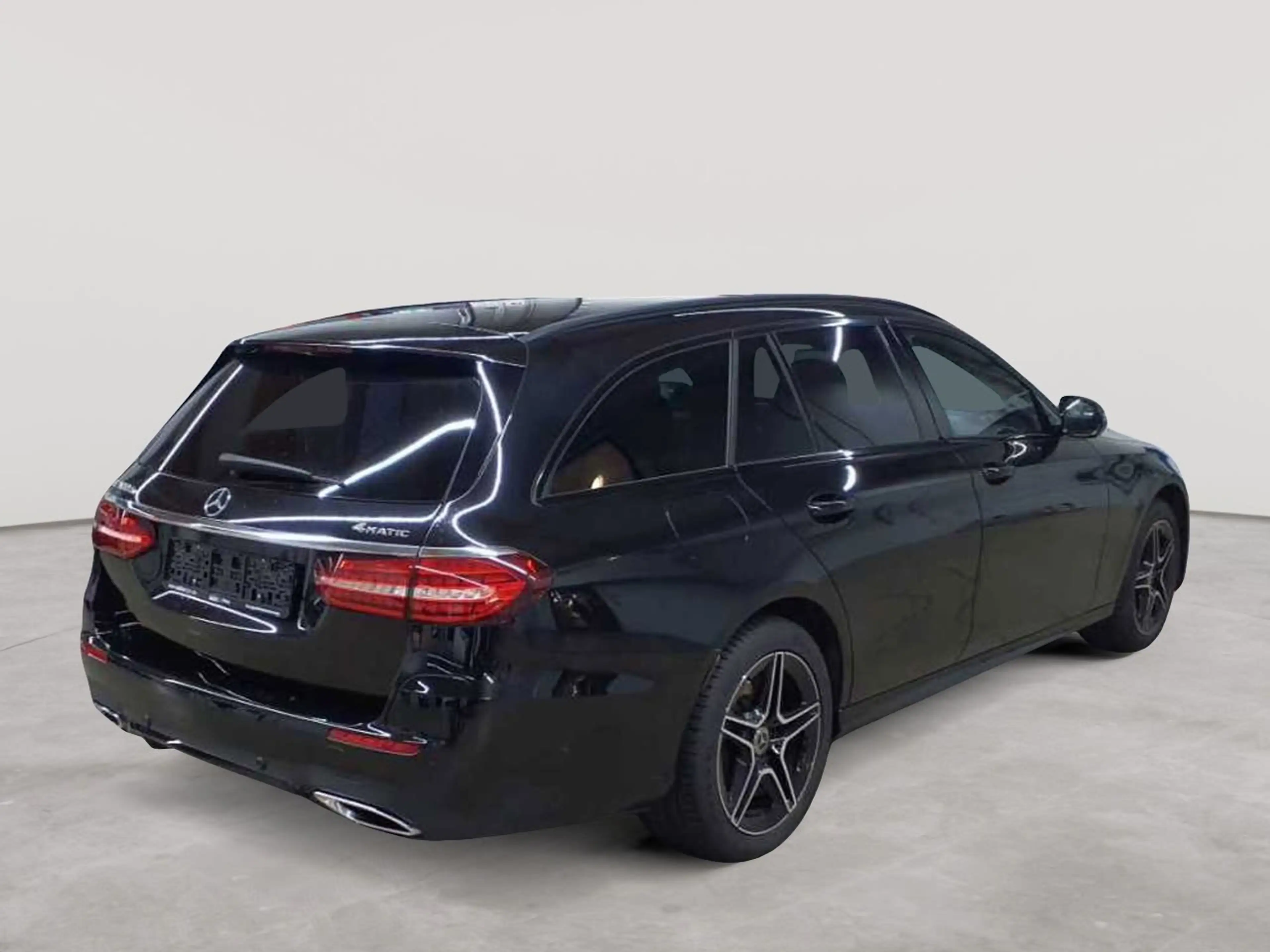Mercedes-Benz E 300 E 300 de 4Matic T–AMG BusiP KAM — photo 4