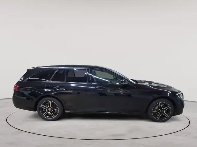 Mercedes-Benz E-Class view 3