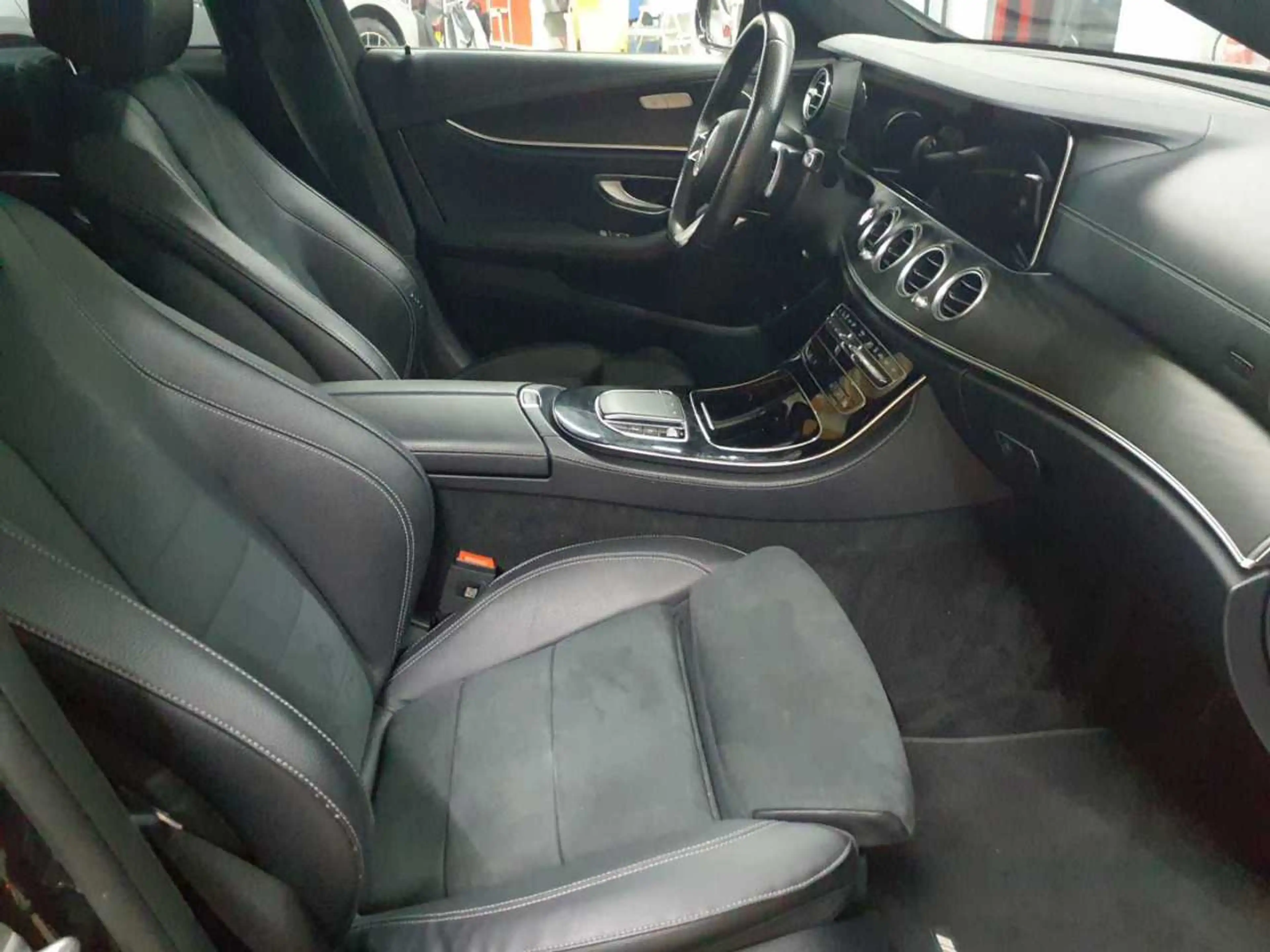 Mercedes-Benz E 300 E 300 de 4Matic T–AMG BusiP KAM — photo 8