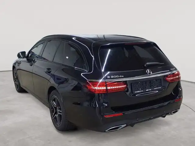 Mercedes-Benz E-Class view 5