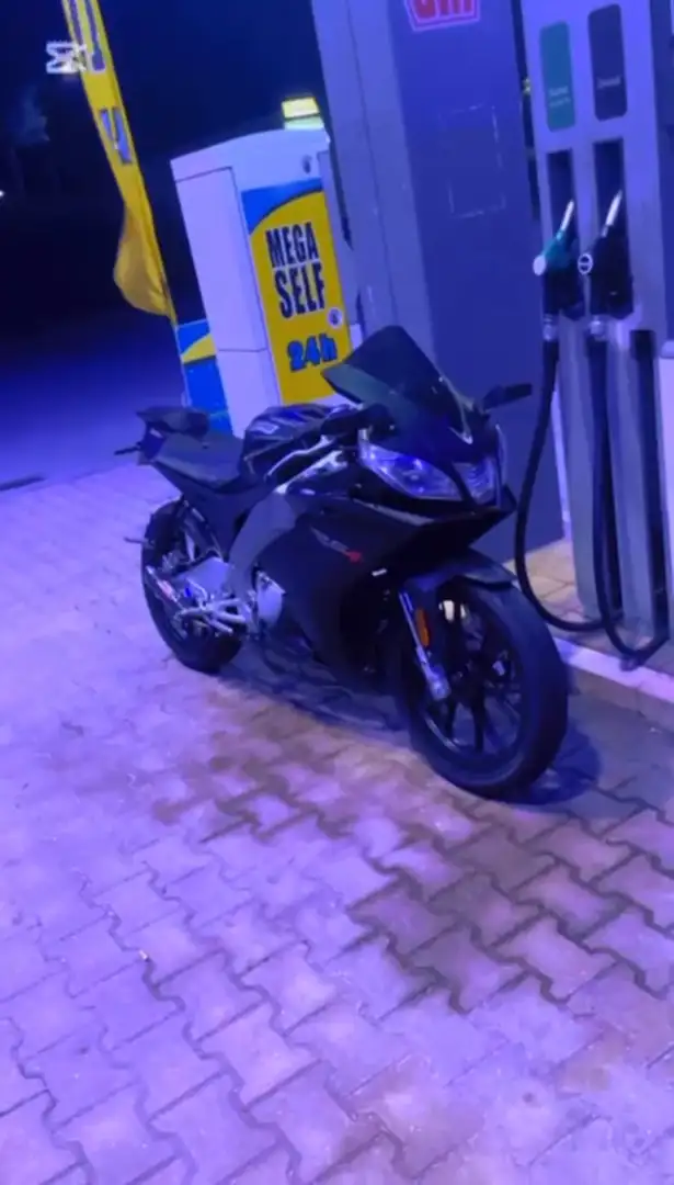 Aprilia RS4 50 replica sbk - 1