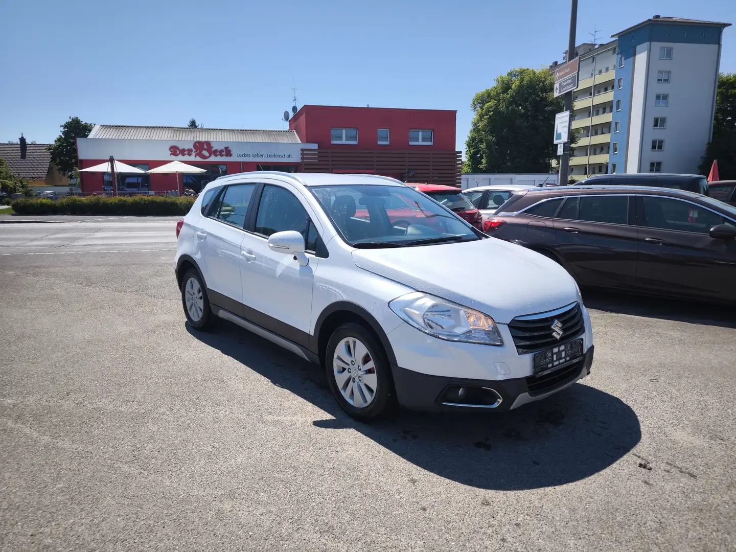 Suzuki SX4 S-Cross 1.6 VVT CVT 4x4 Comfort AHK gut erhalten Weiß - 2