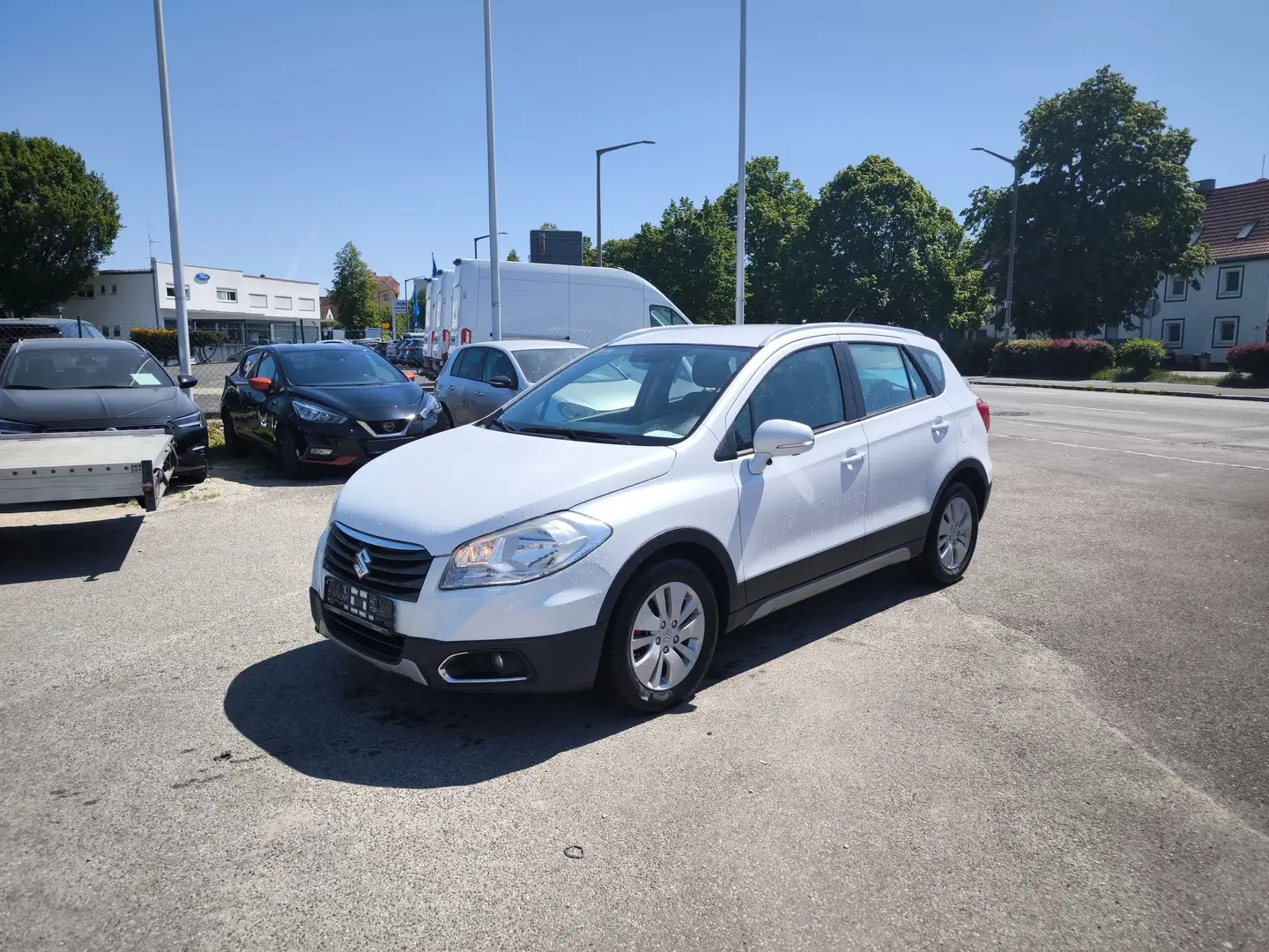 Suzuki SX4 S-Cross 1.6 VVT CVT 4x4 Comfort AHK gut erhalten Weiß - 1