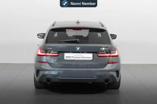 BMW 3 Series view 4