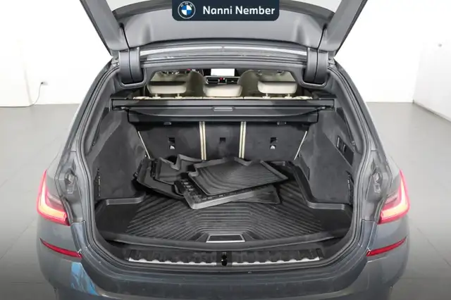 BMW 3 Series view 10