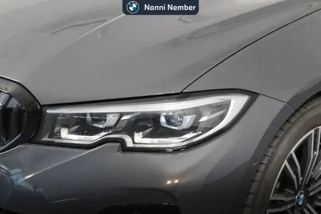 BMW 3 Series view 5