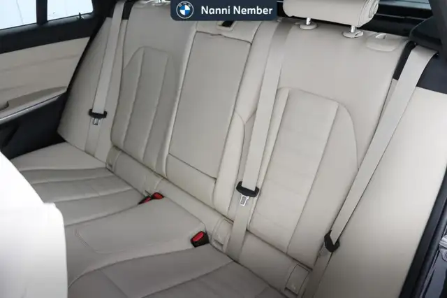 BMW 3 Series view 15