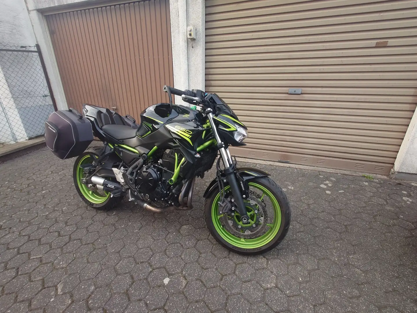 Kawasaki Z 650 Sport +Touring Ausstattung Schwarz - 2