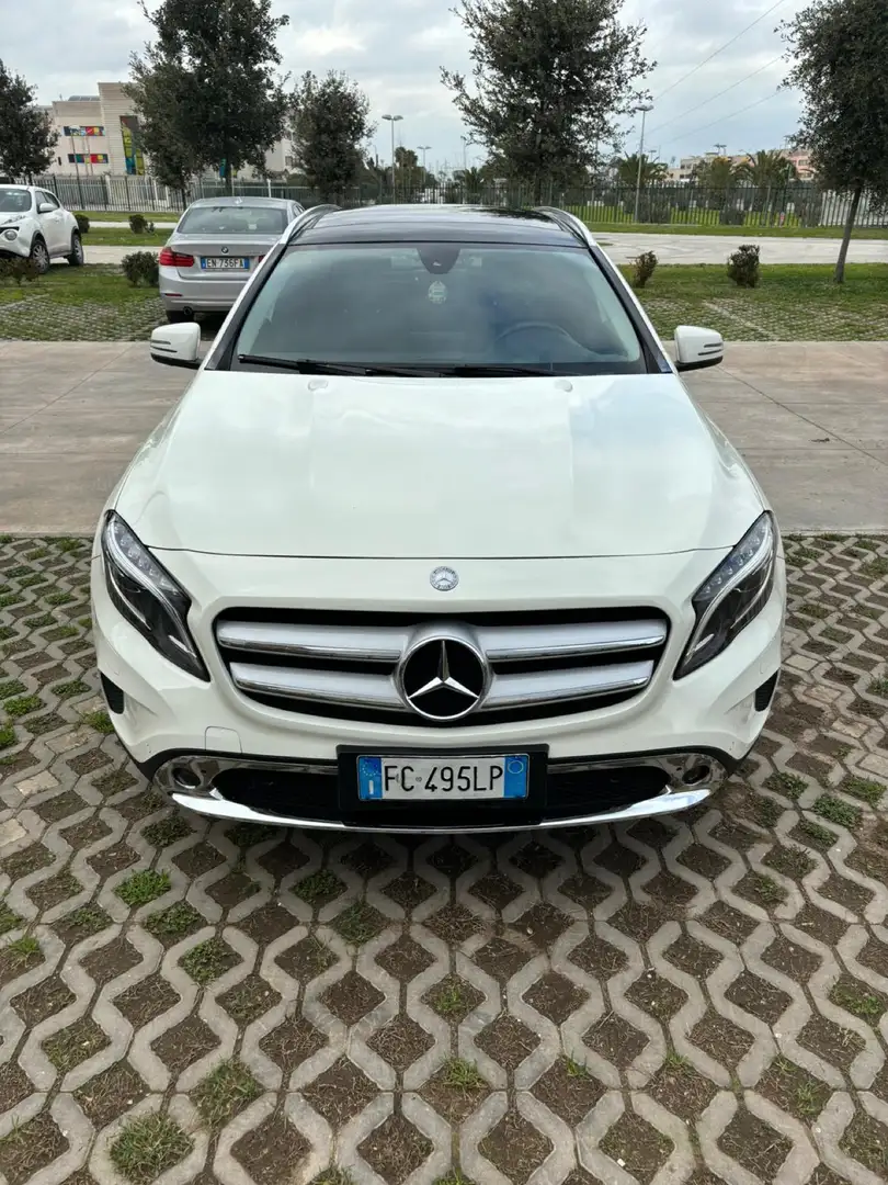 Mercedes-Benz GLA 200 d (cdi) Enduro unico proprietario tagliandi certi Bianco - 1