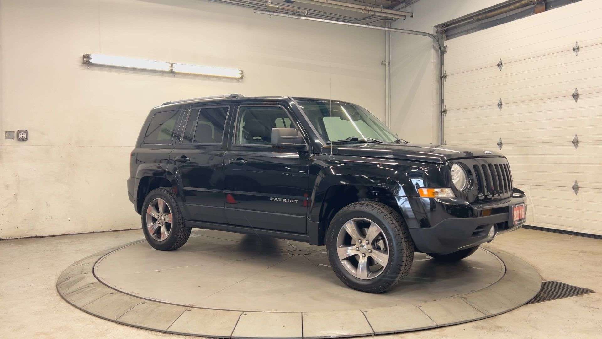 2016 Jeep Patriot HIGH ALTITUDE 4X4 | LOW KMS! | LEATHER | SUNROOF — снимка 1