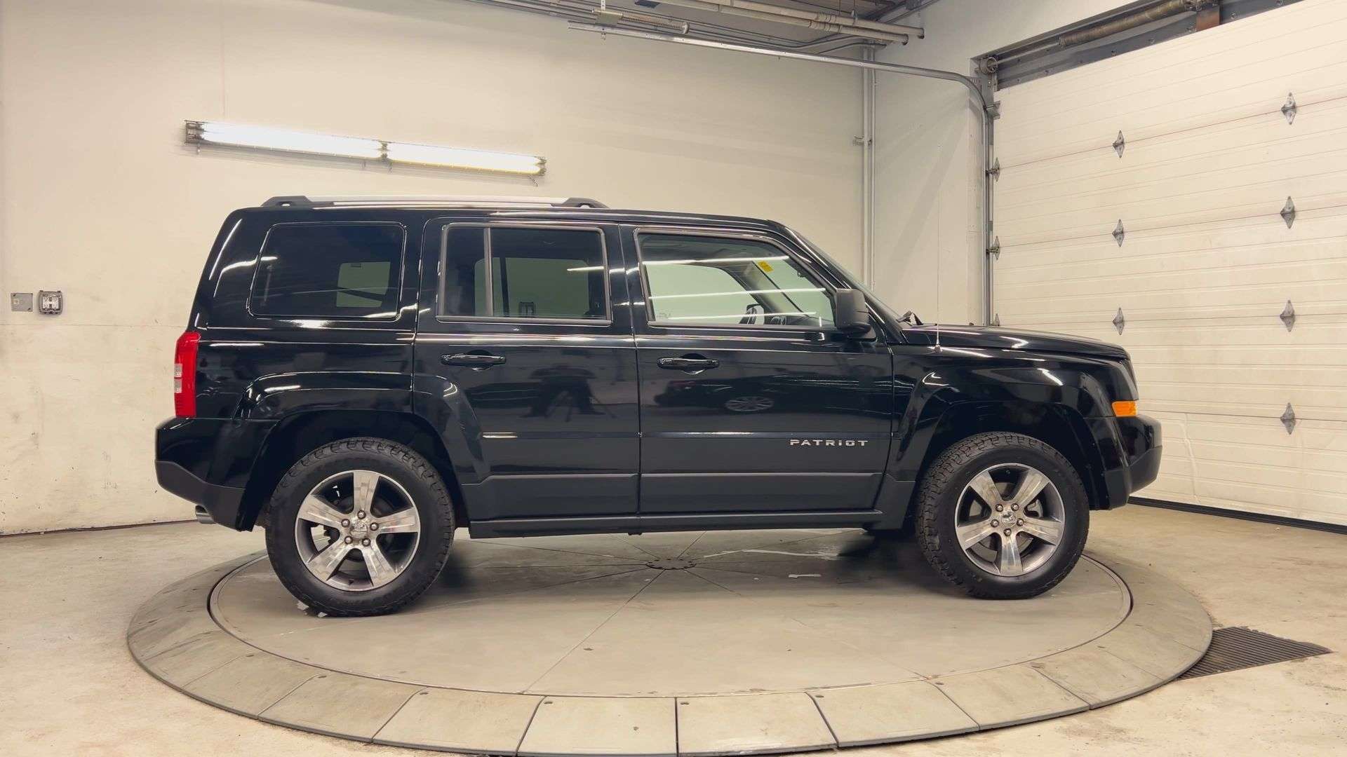 2016 Jeep Patriot HIGH ALTITUDE 4X4 | LOW KMS! | LEATHER | SUNROOF — снимка 1