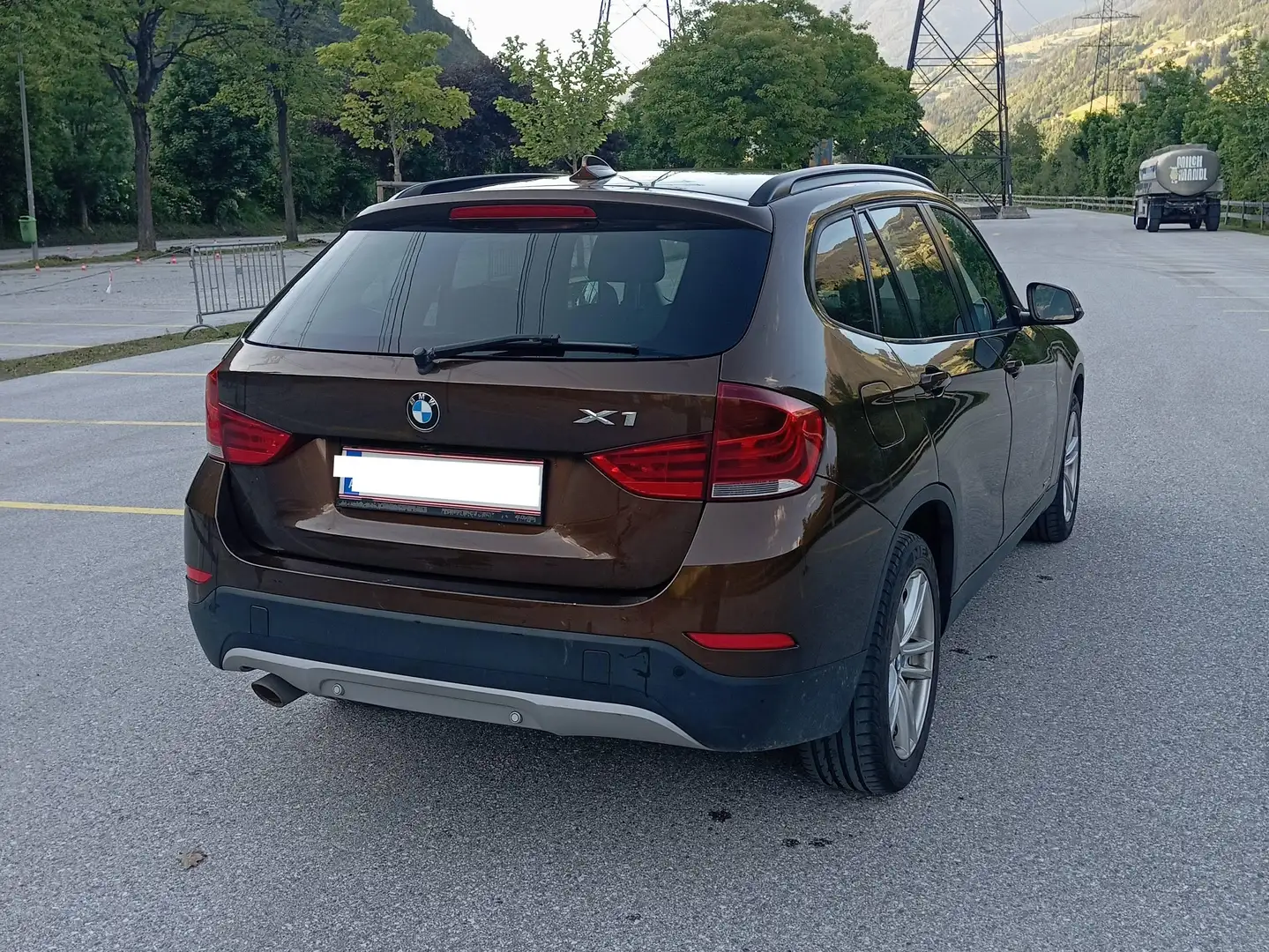 BMW X1 X1 xDrive18d Aut. Braun - 2