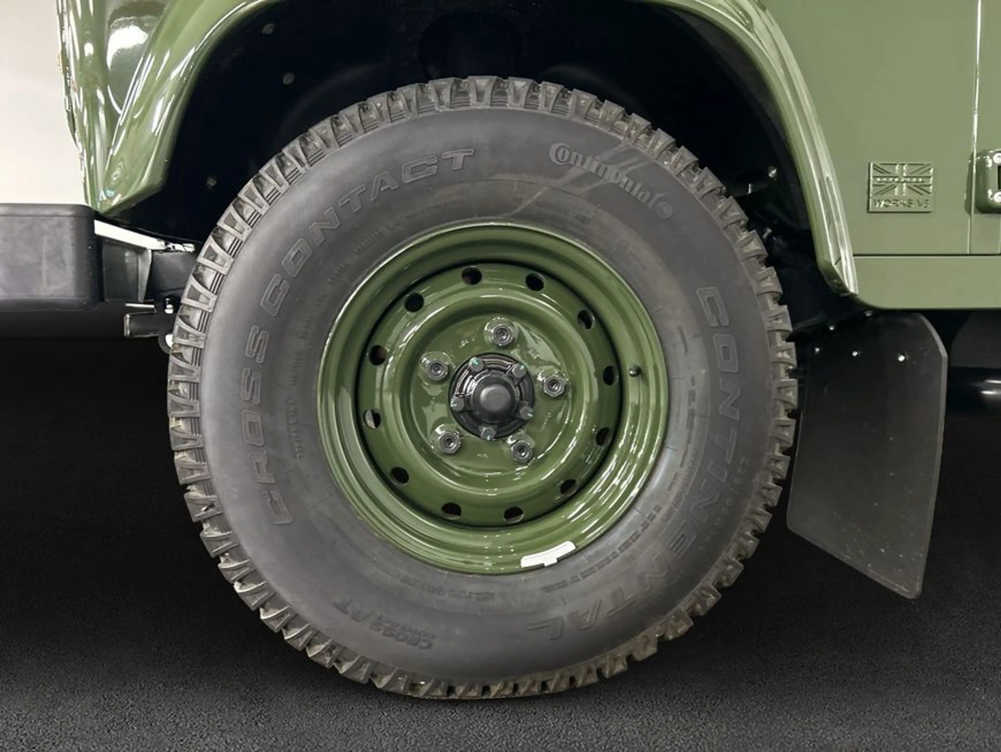 Land Rover Defender 110 Classic V8 Churchill Edition — photo 9