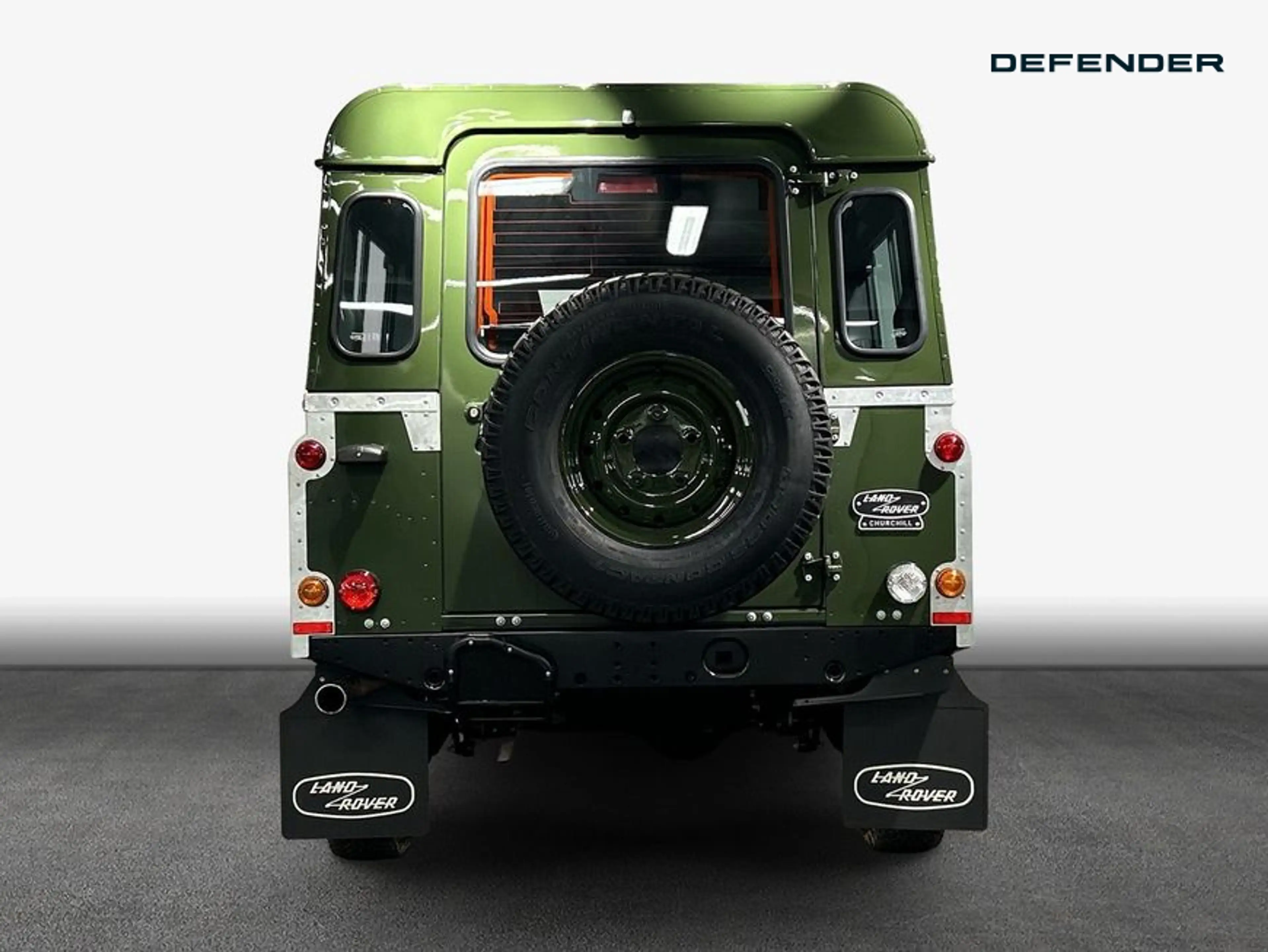Land Rover Defender 110 Classic V8 Churchill Edition — photo 7