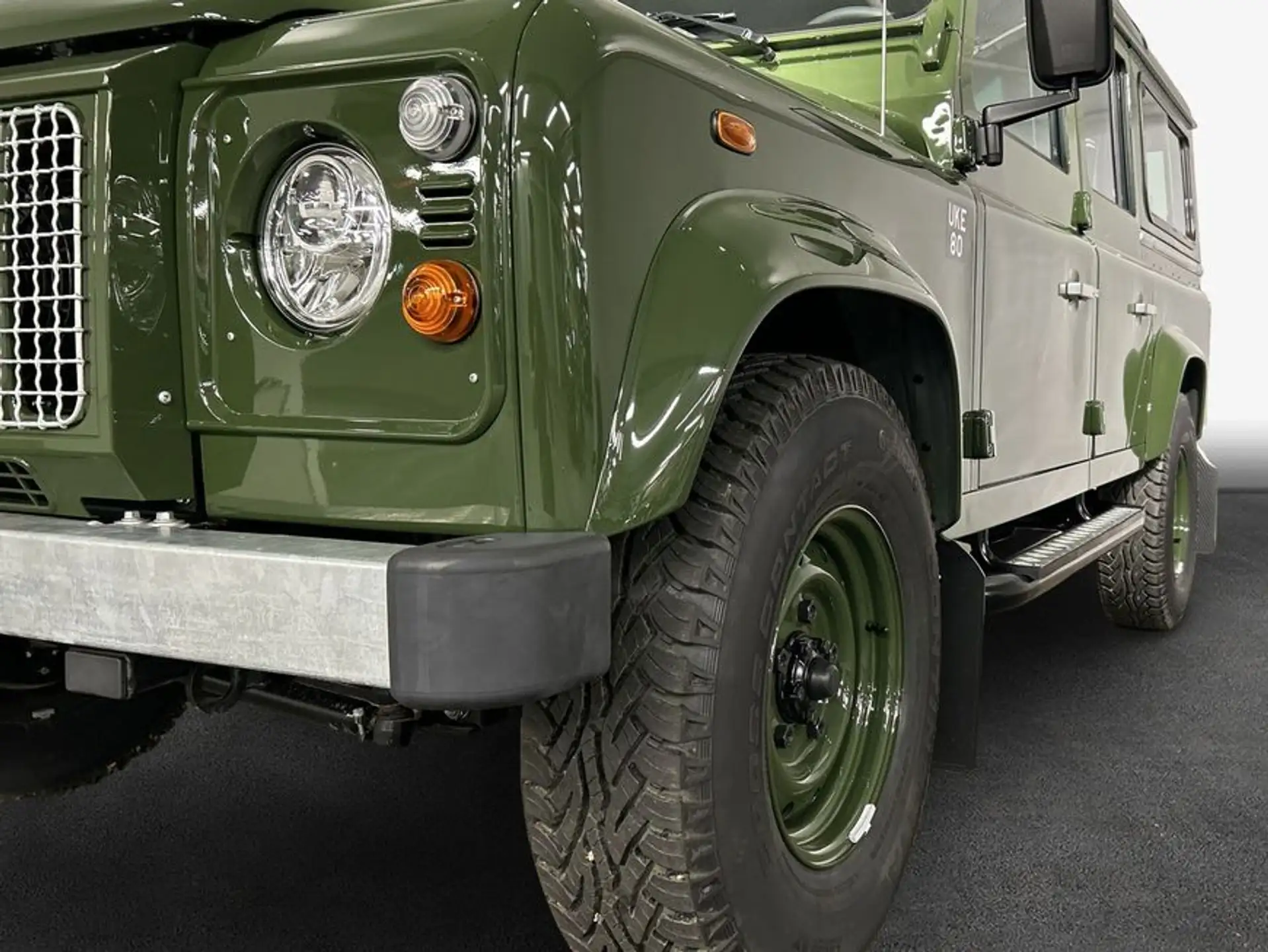 랜드로버 Defender P635 OCTA 2026 초록 사진 7