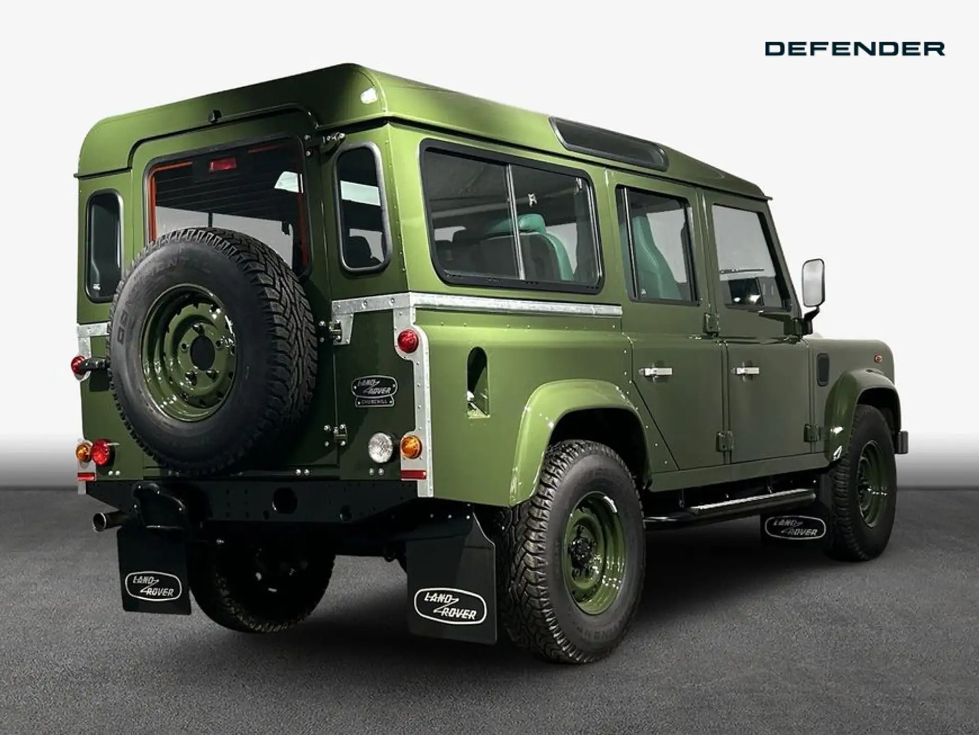 랜드로버 Defender P635 OCTA 2026 초록 사진 2