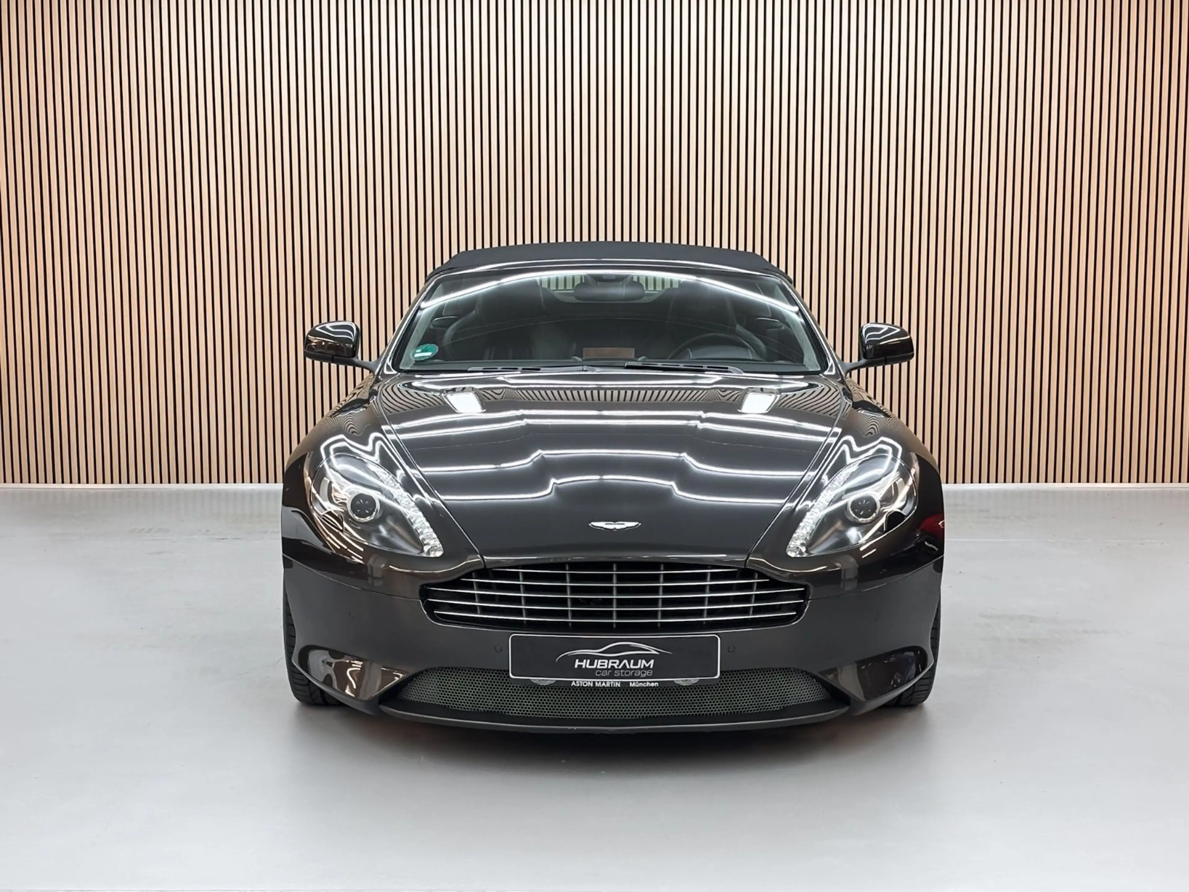 Aston Martin DB9 VOLANTE — photo 2
