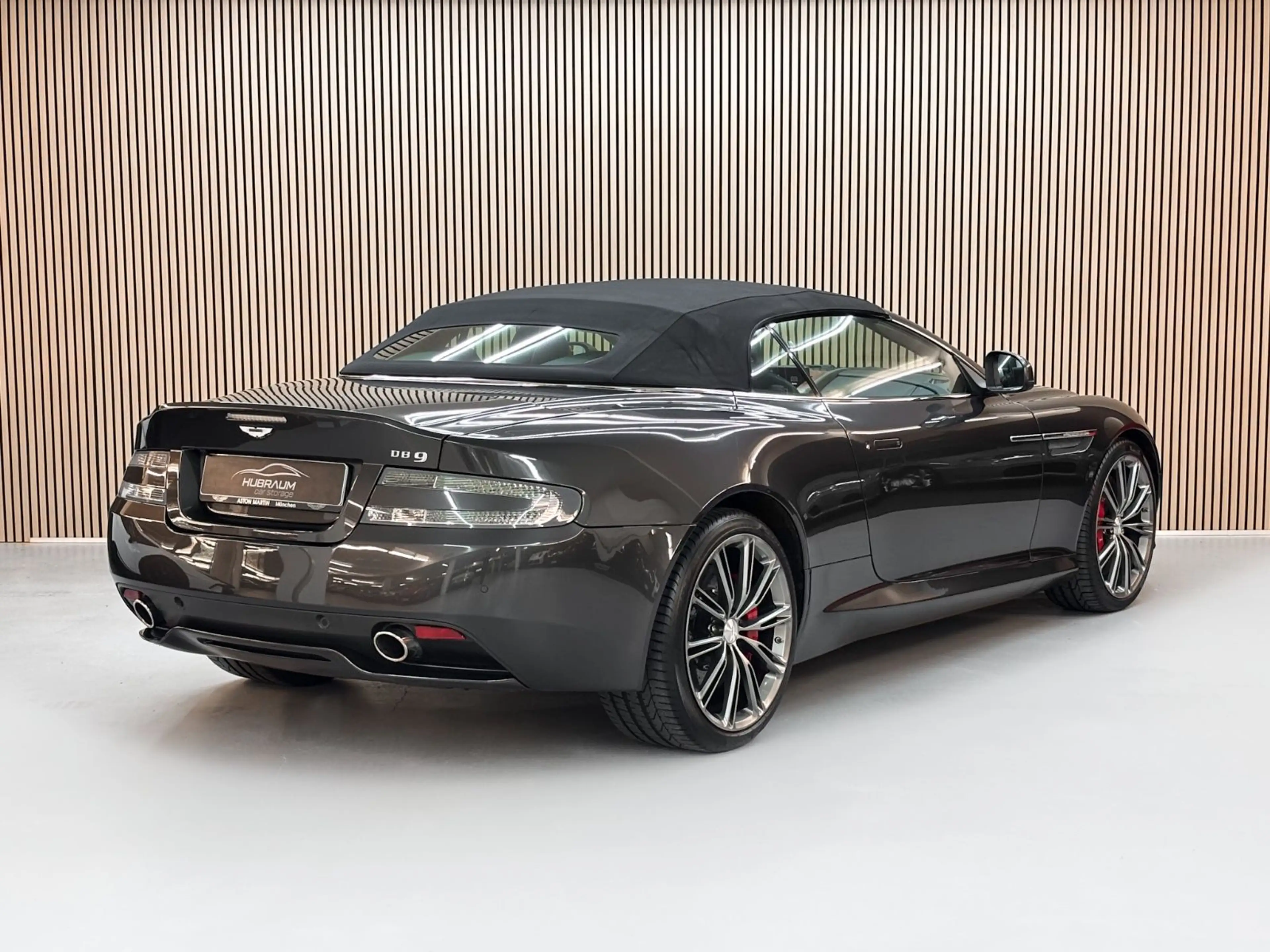 Aston Martin DB9 VOLANTE — photo 6