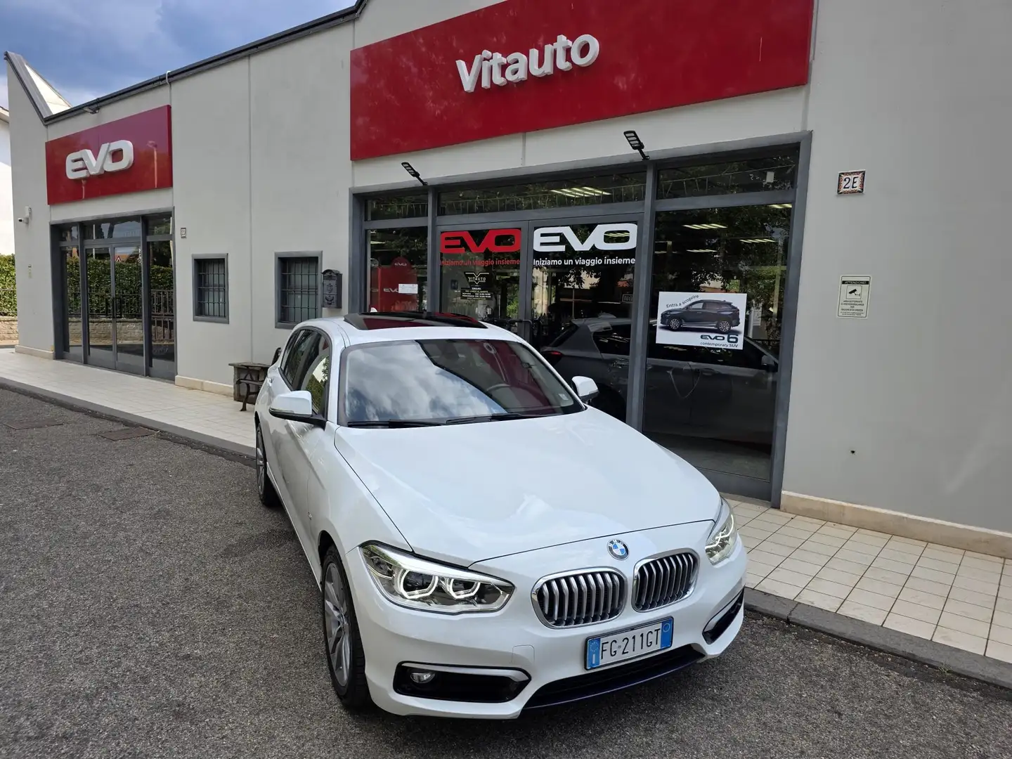 BMW 116 116d Urban 5p auto Bianco - 2