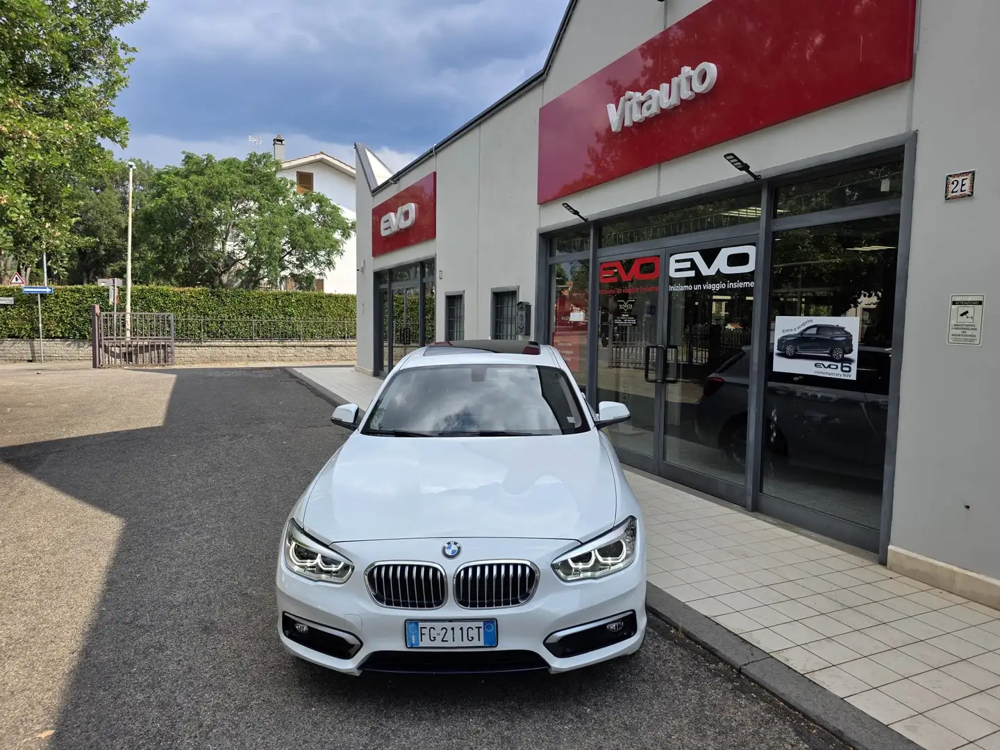 BMW 116 116d Urban 5p auto Bianco - 1