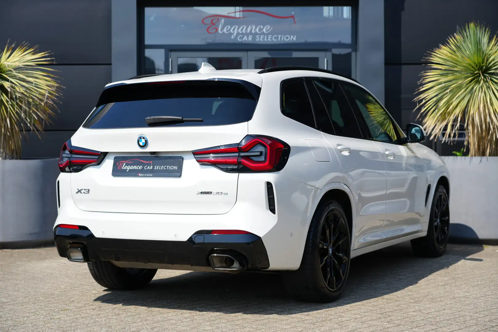 BMW X3 xDrive30e M Sport High Executive 292pk Panoramadak Bílá - 2