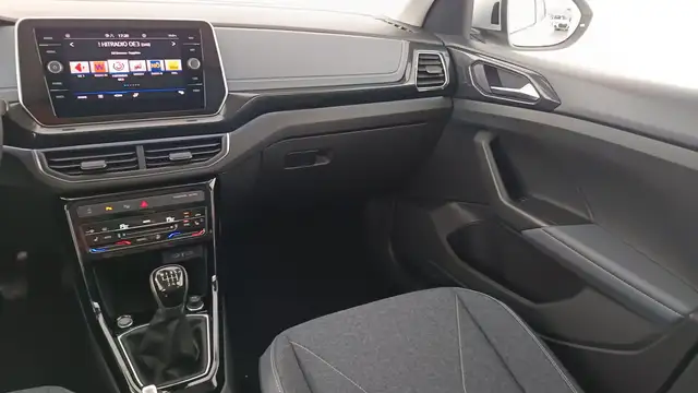 Volkswagen T-Cross view 11