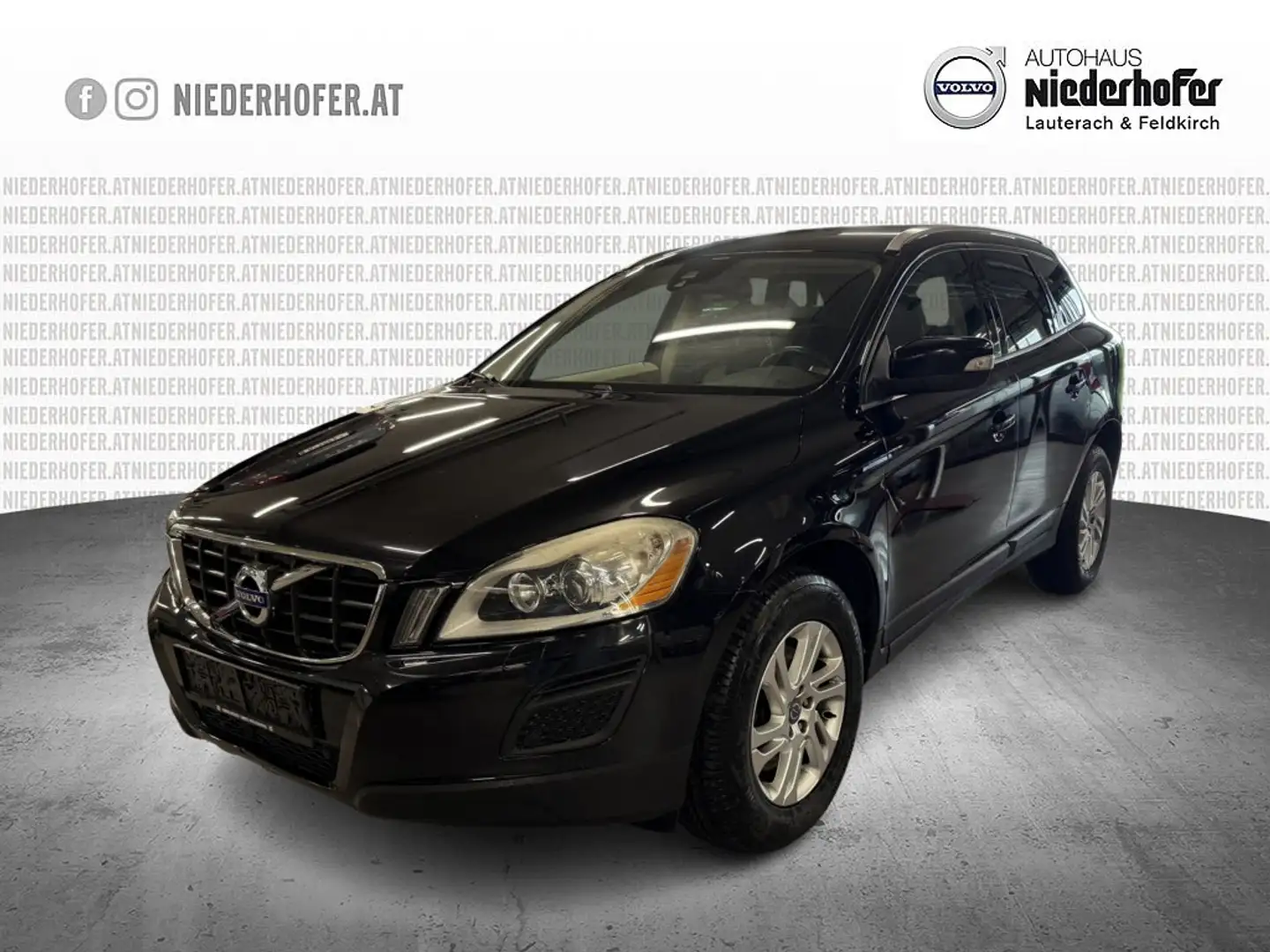 Volvo XC60 D4 AWD Summum Geartronic Schwarz - 2