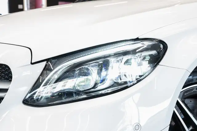 Mercedes-Benz C Class view 4