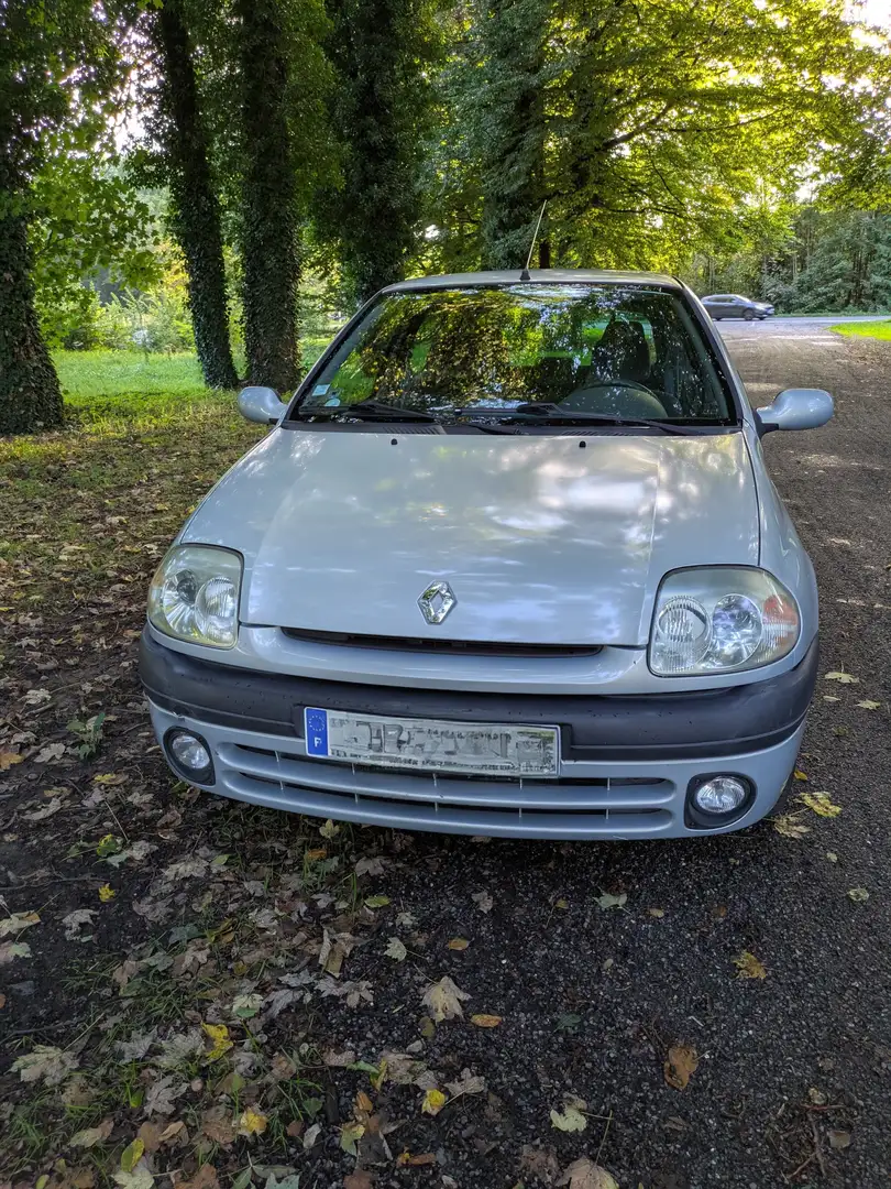Renault Clio - 1