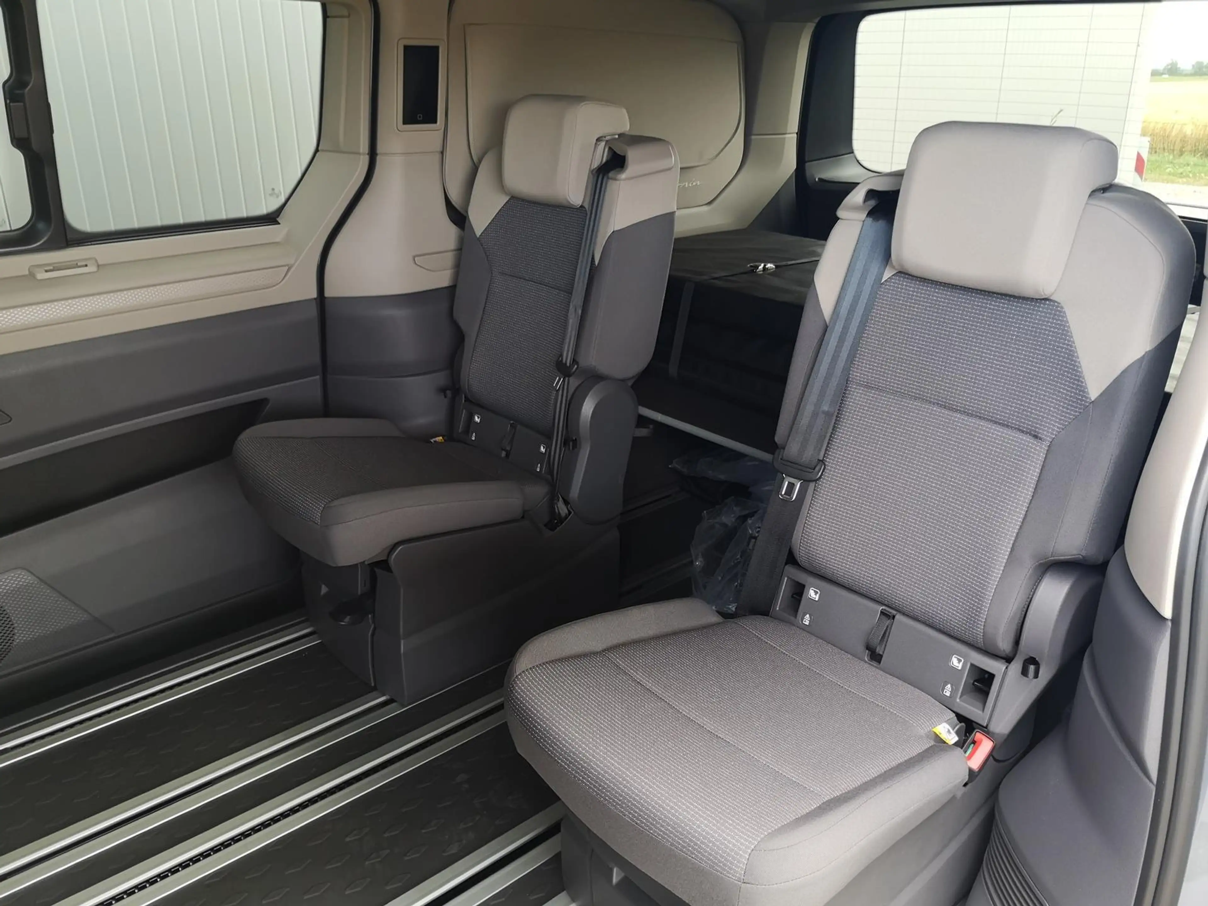 Volkswagen T7 California Beach Tour eHybrid 4MOTION 1.5 TSI Plus 180 kW ... — photo 7