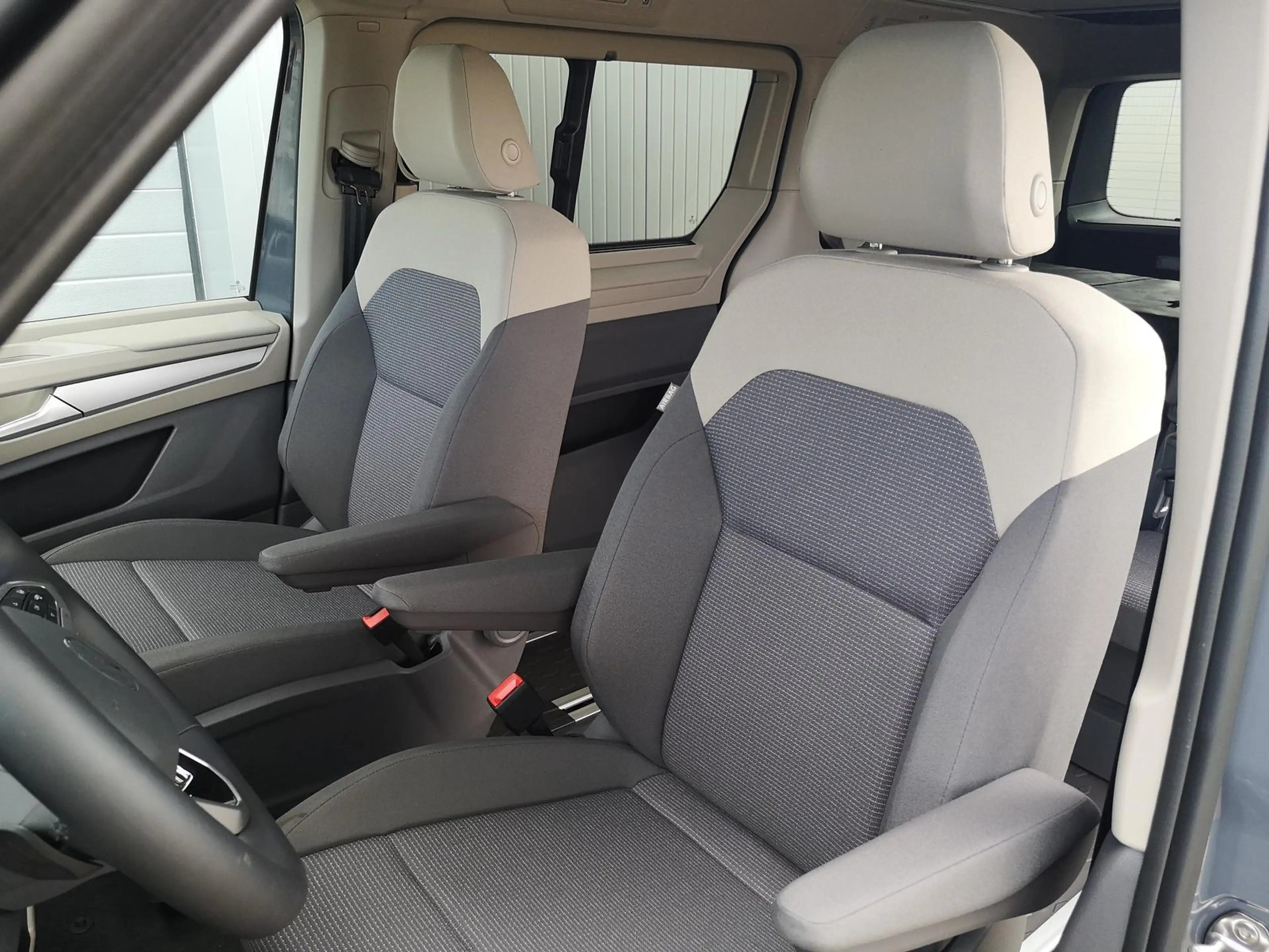 Volkswagen T7 California Beach Tour eHybrid 4MOTION 1.5 TSI Plus 180 kW ... — photo 6