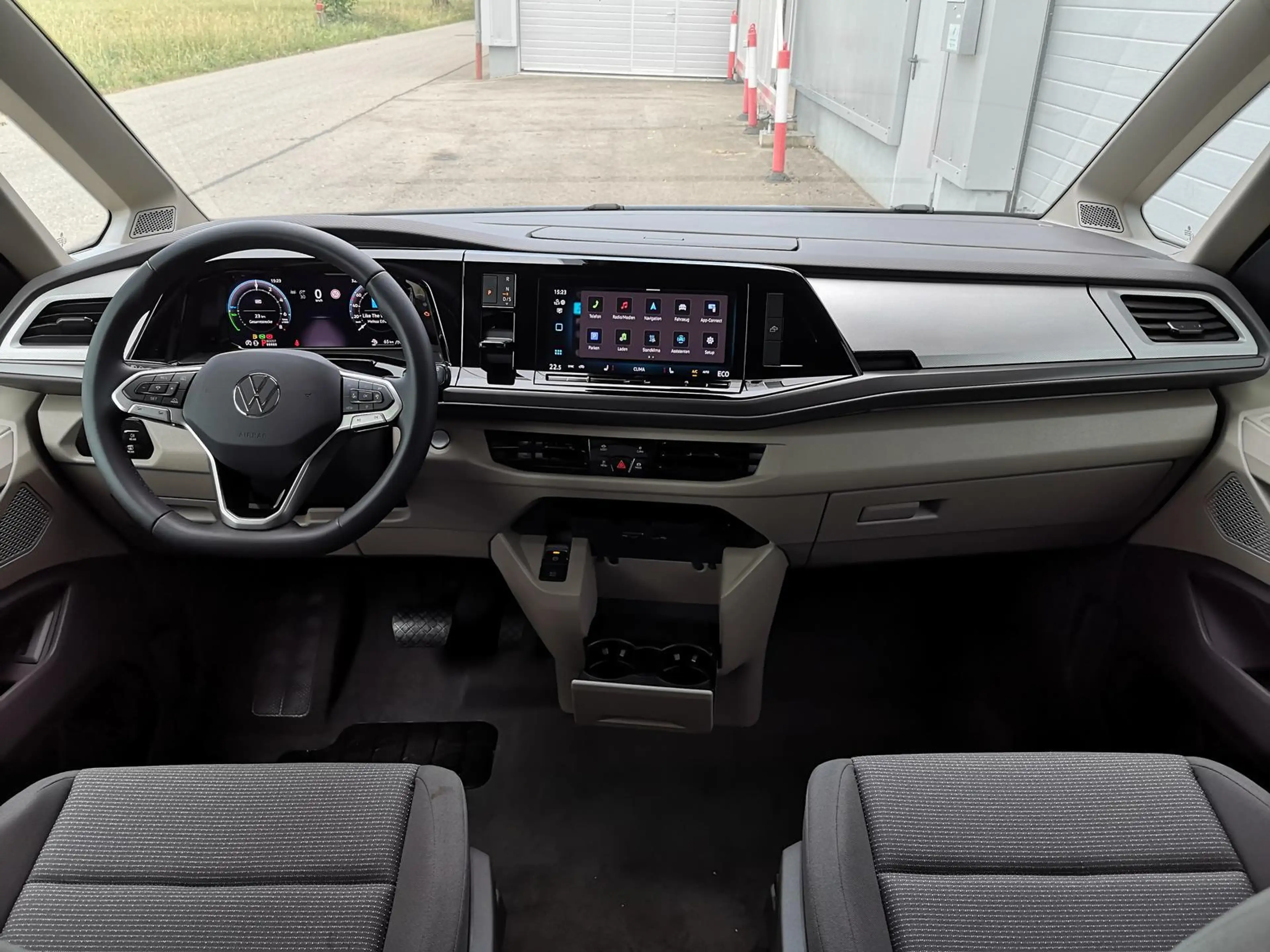 Volkswagen T7 California Beach Tour eHybrid 4MOTION 1.5 TSI Plus 180 kW ... — photo 5