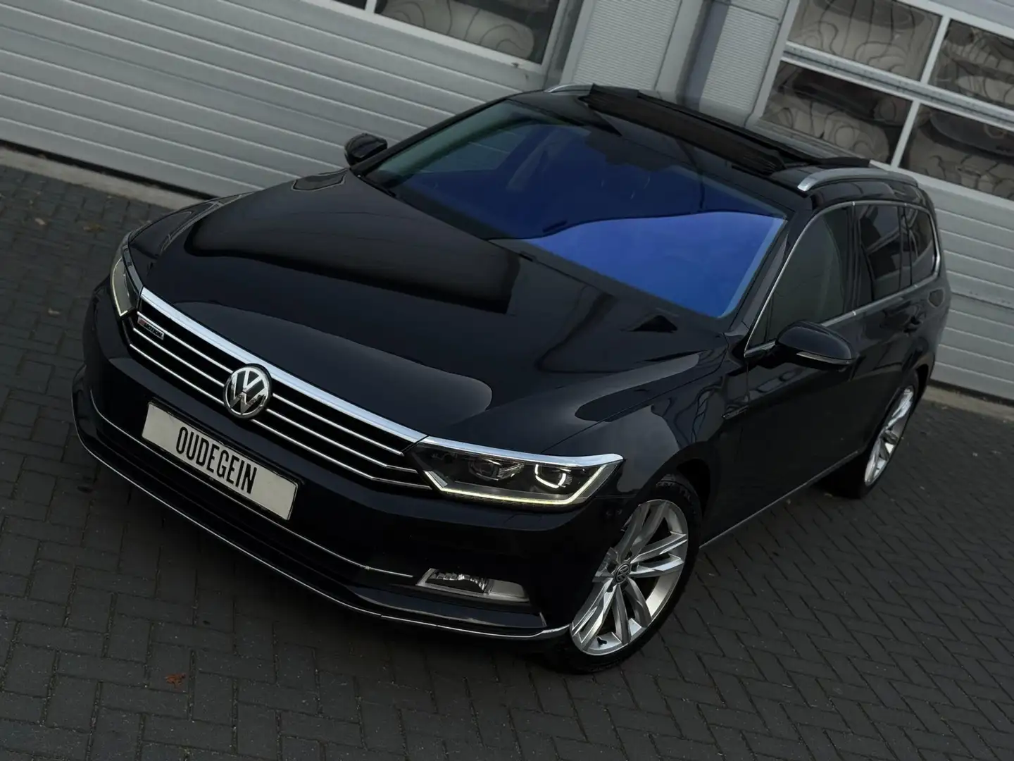 Volkswagen Passat Variant 2.0 BiTDI 4Motion Highline / Pano / Virtual / Mode Zwart - 2
