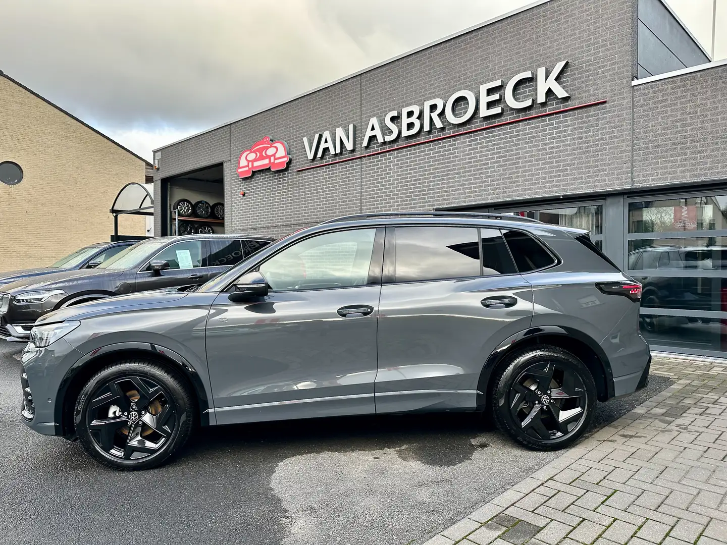 Volkswagen Tiguan 1.5 eTSI OPF DSG R-Line Hybrid Black Line*360 Cam Gris - 2