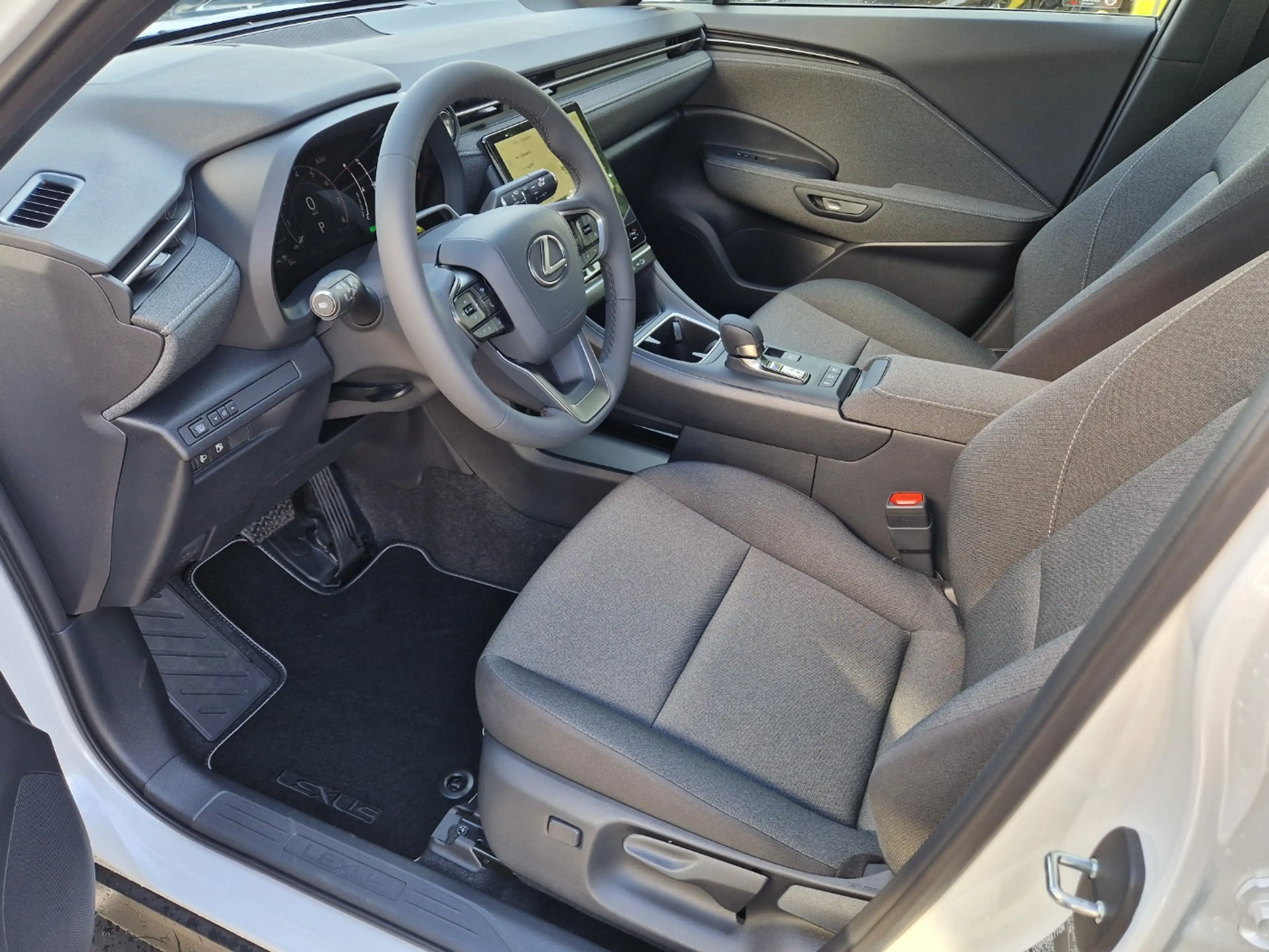 Lexus LBX 1,5 FWD Komfort Paket — photo 9