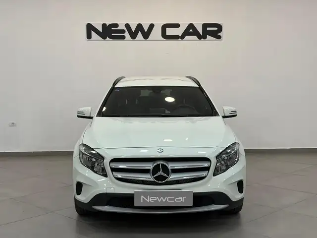 Mercedes-Benz Gla view 3