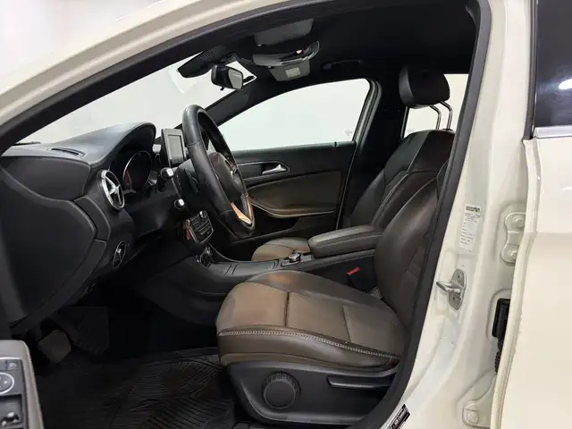 Mercedes-Benz Gla view 15