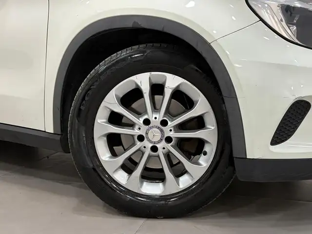 Mercedes-Benz Gla view 2