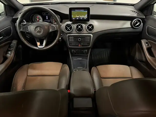 Mercedes-Benz Gla view 12
