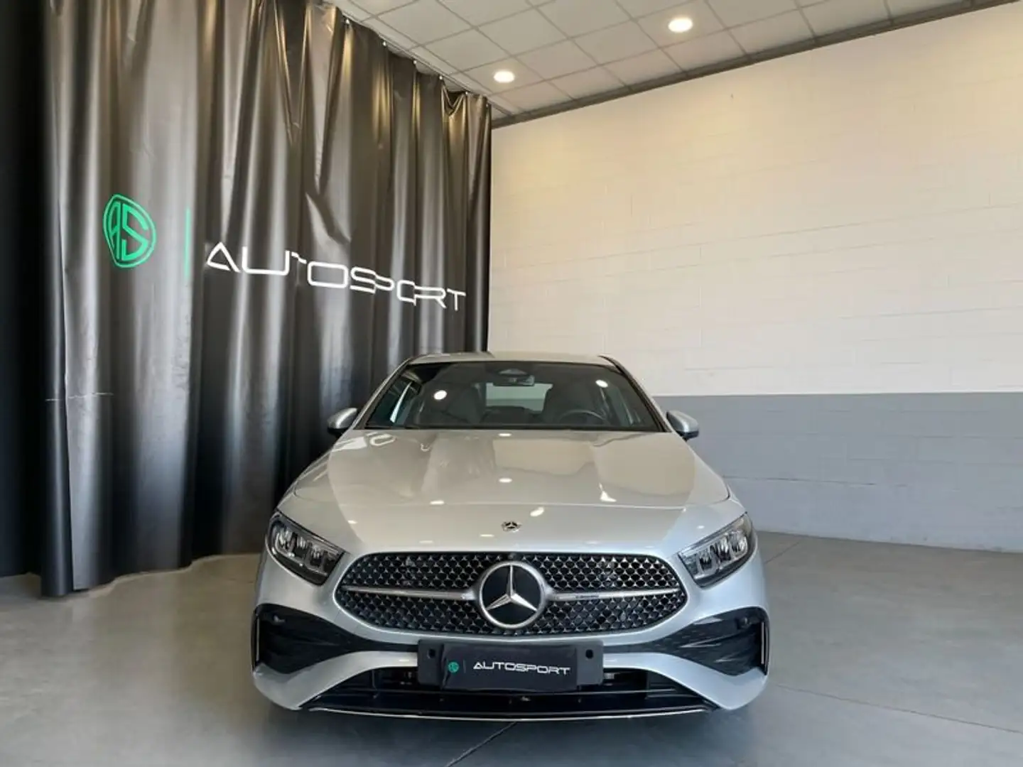 Mercedes-Benz A 200 A 200 d Automatic Premium Plus AMG Line Argento - 2