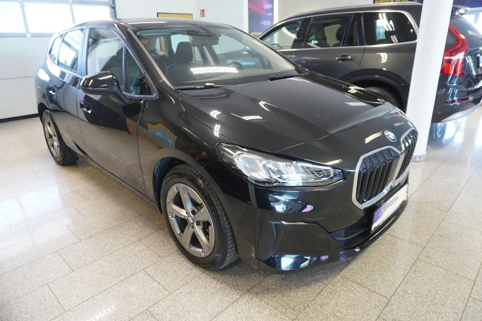 BMW 220 i Active Tourer 48 V Aut./MY23/Navi/Kamera Schwarz - 2