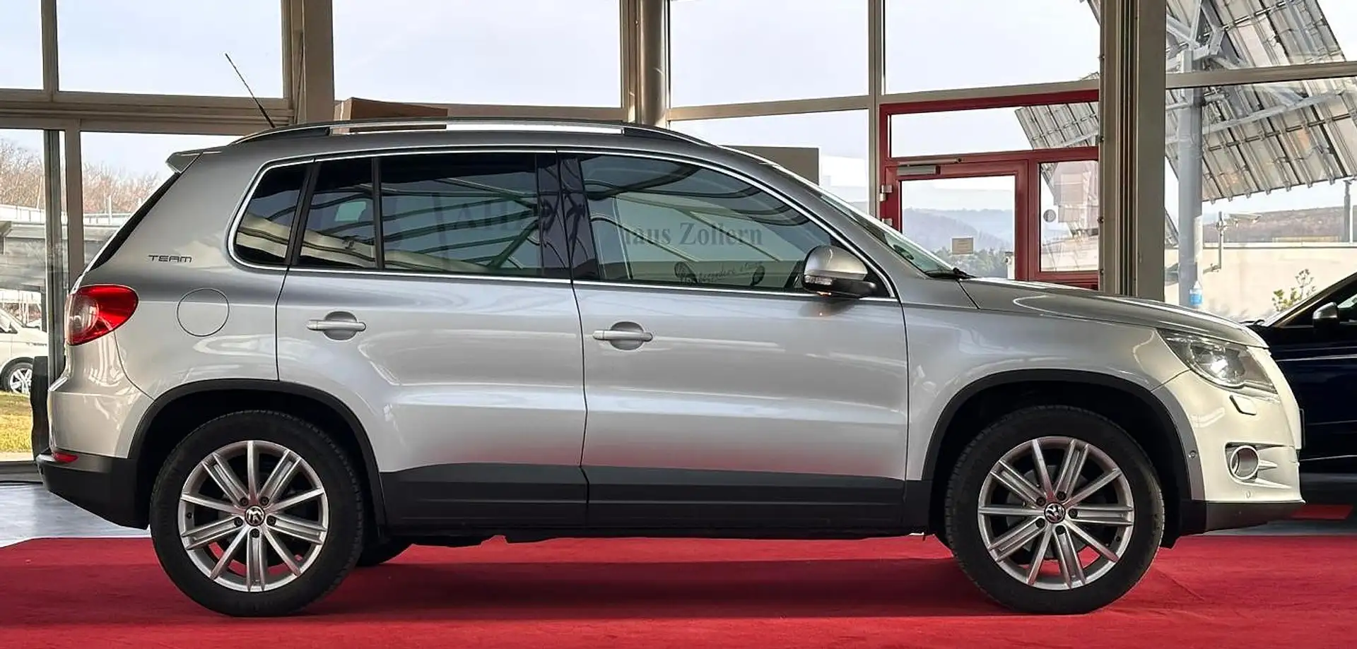 Volkswagen Tiguan 2,0 TDI Team 4Motion NAVI PDC AHK Argent - 2