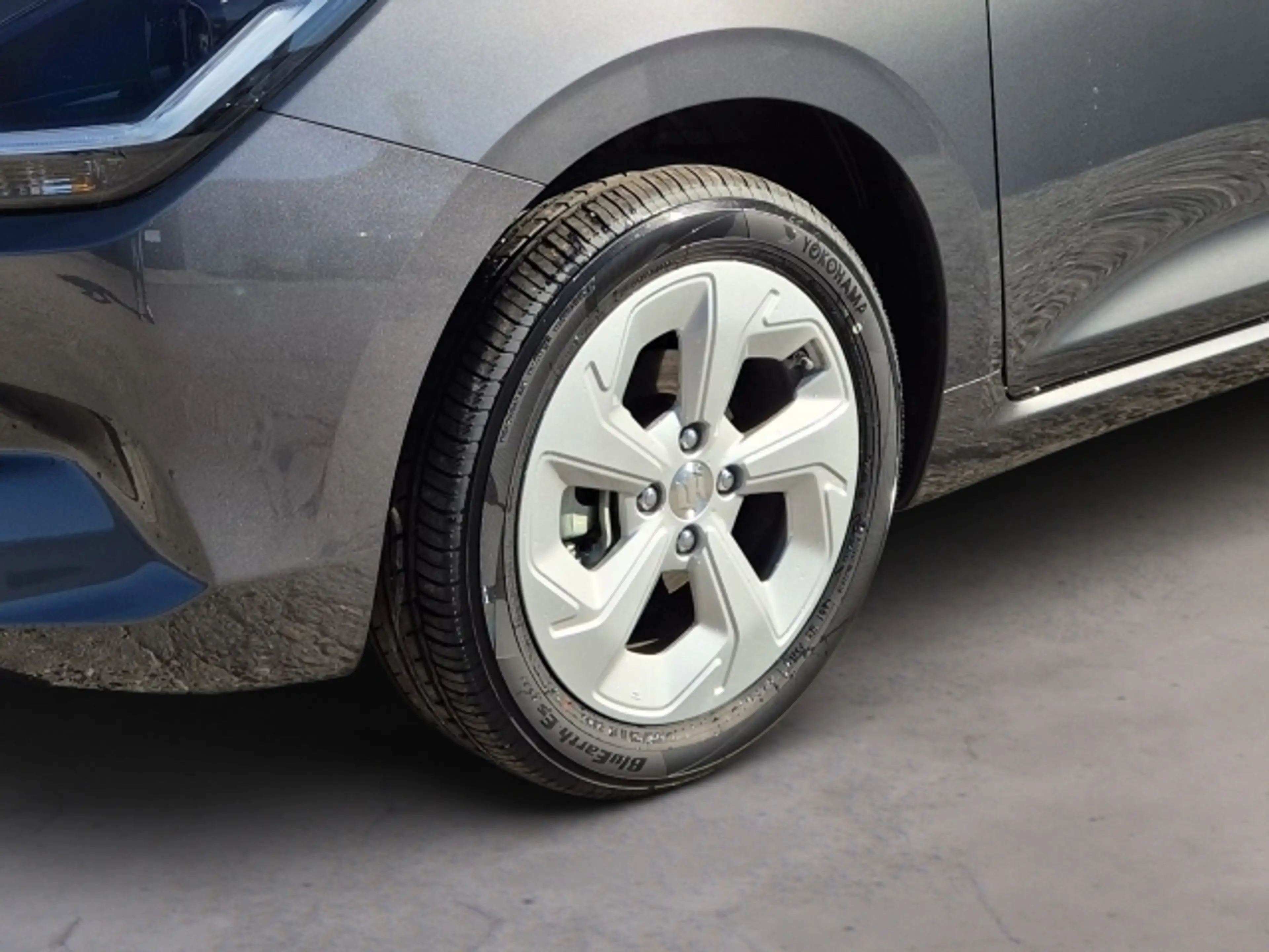 Suzuki Swift SWIFT 1.2 HYBRID shine — photo 8