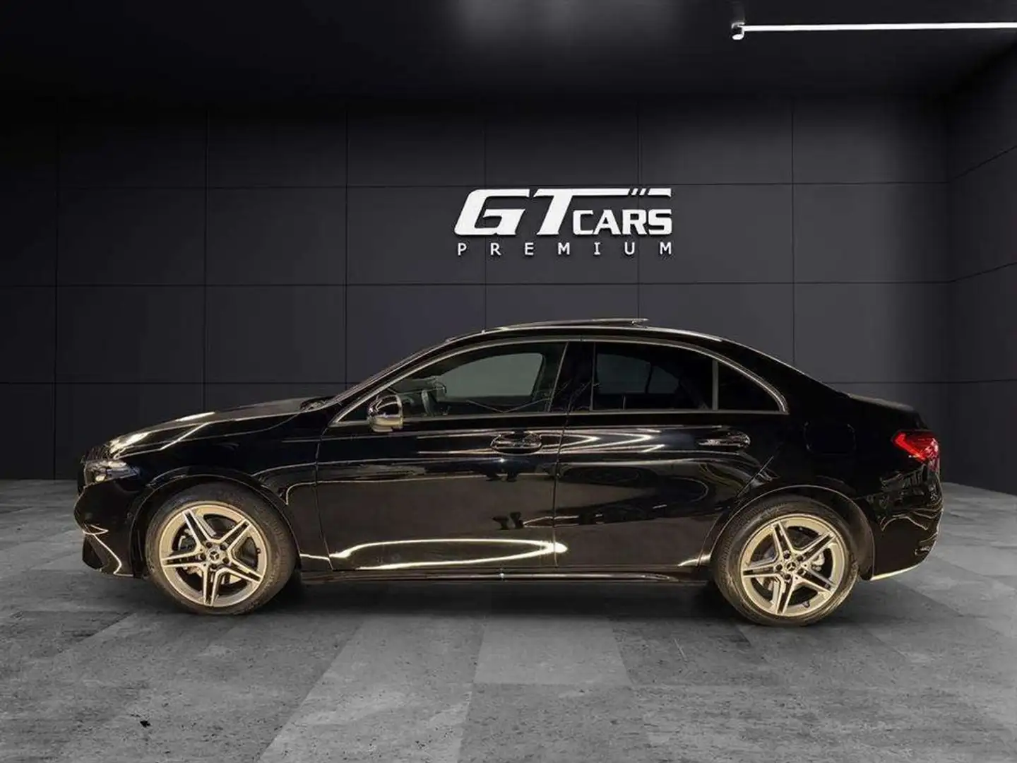 Mercedes-Benz A 250 250e AMG Zwart - 2