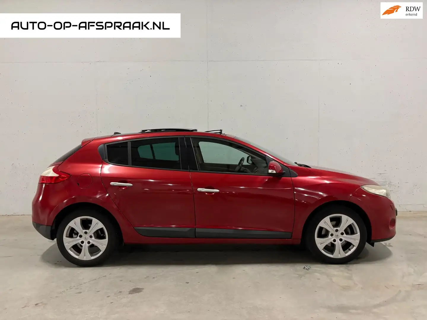 Renault Megane 1.6 Sélection Business Sport 5drs. Pano Navi Clima Rood - 1